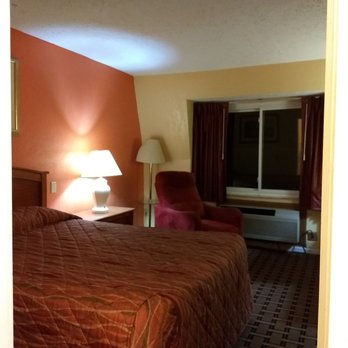 Americas Best Value Inn Marion, OH - Queen room with soothing color scheme - Hotels Near Me - Marion, Ohio