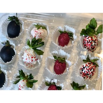Blinged Berries - strawberries and chocolate covered strawberries - Desserts Near Me - New York, New York Blinged Berries - strawberries and chocolate covered strawberries - Desserts Near Me - New York, New York