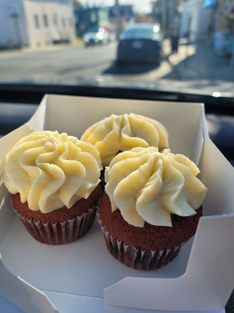 VIOLET’S BAKERY Updated October 2024 15 Photos & 19 Reviews 81