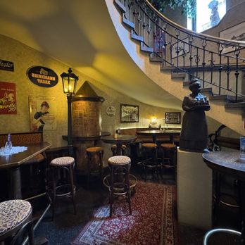 Gasthaus Mutter Hoppe - Entrance - German Near Me - Berlin, BE