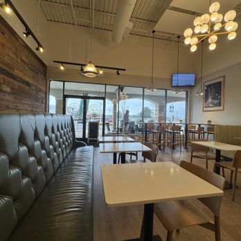 Baker's Crust Bagel - Dining area - Bagels Near Me - Virginia Beach, Virginia