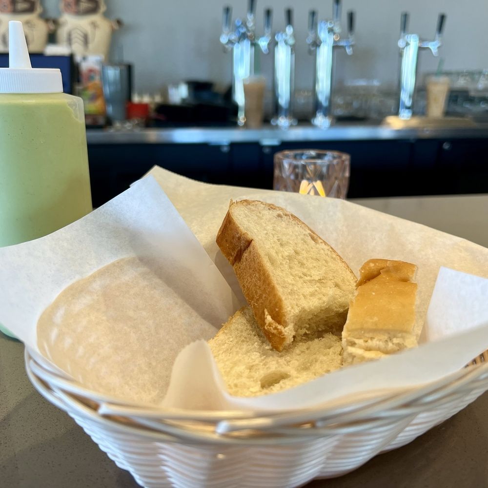 Inka Mama's - Bread 1/5 which was dry but the green lettuce sauce with peppers was a 5/5 great - Peruvian Near Me - Tustin, California