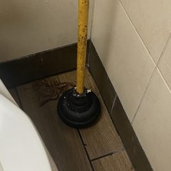 Wendy's - Stuff on floors