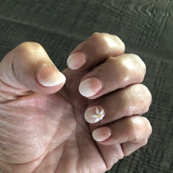 iSpa - Ty's Ombré Nail dip with a Daisy - Hair Removal Near Me - Moscow, Idaho