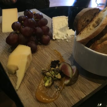 Bar 1608 - cheese board-3 cheese-cows selection - Wine Bars Near Me - Quebec City, Quebec Bar 1608 - cheese board-3 cheese-cows selection - Wine Bars Near Me - Quebec City, Quebec