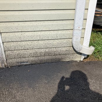Above the Rest Painting - Another angle of splatter on garage door trim and siding - Painters Near Me Above the Rest Painting - Another angle of splatter on garage door trim and siding - Painters Near Me