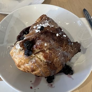 Catface Cafe - The Mainer (Blueberry Popover) - Breakfast & Brunch Near Me - Biddeford, Maine