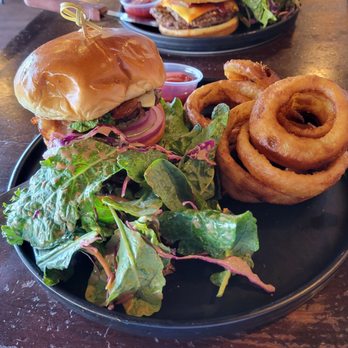 Pop's Public House - Cali Burger with Onion Rings - New American Near Me - Gilroy, California Pop's Public House - Cali Burger with Onion Rings - New American Near Me - Gilroy, California