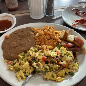 Tio Luis tacos and cafe - Huevos a la mexicaina - Breakfast & Brunch Near Me - Chicago, Illinois