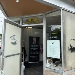 Lash Lash Mama - Front entrance