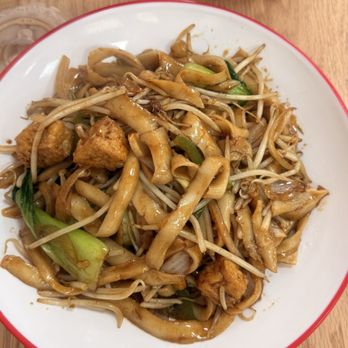 Uncle Cheng’s Noodles - Vegetable and tofu  sliced noodles - Chinese Near Me - Frederick, Maryland