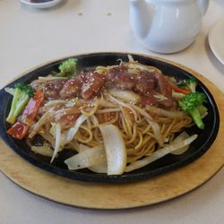 Sushi & Noodle - Chicken yaki soba