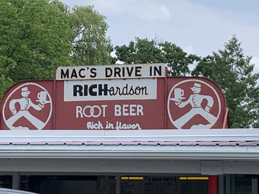 Mac's Drive-In by null