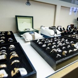 Damron's Jewelry Guns And Pawn