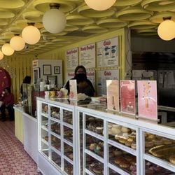 Friendly Donuts - The most aesthetic donut shop to ever exist!