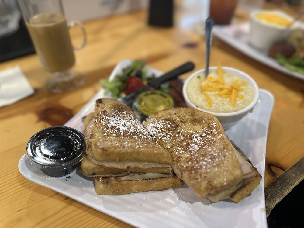 Social spots from Ashland Pub