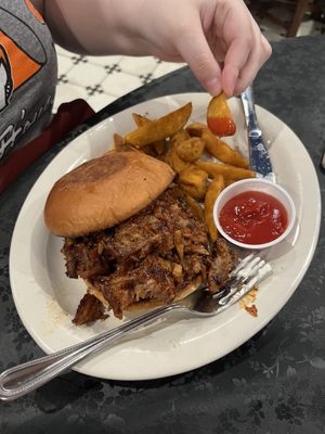 Pirate’s Paradise Grub N Grog by null