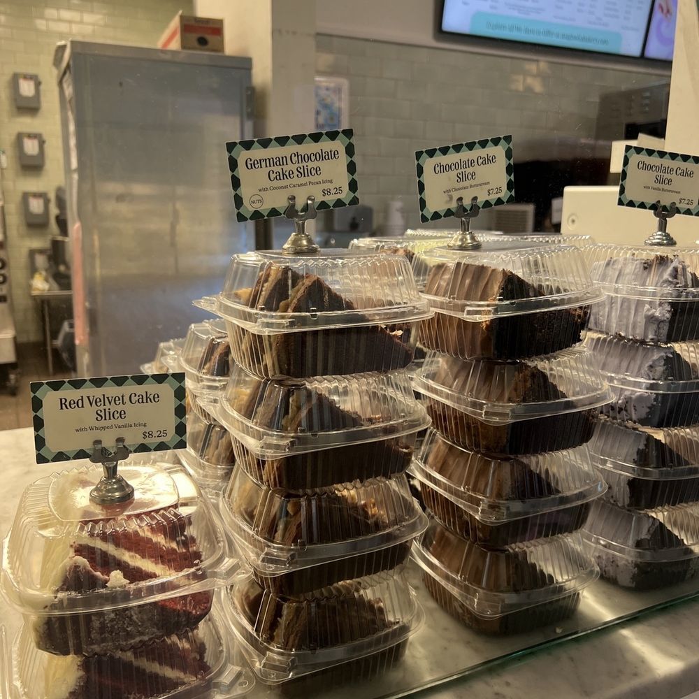 Magnolia Bakery - Bakeries Near Me - Chicago, Illinois