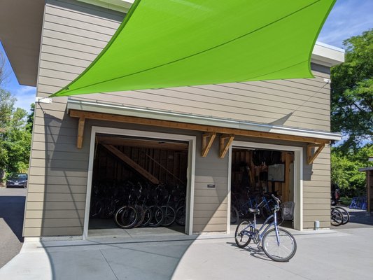 Zoom Leisure Bikes: Bicycle, E-bike Rentals and Wine Tours in Niagara by null