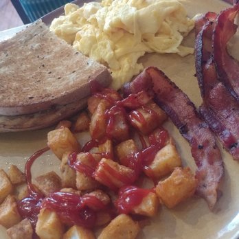 Sundance Grill - Hearty plate - Bars Near Me - Grand Rapids, Michigan