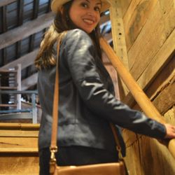 Mount Salem Vineyards - Going up into the tasting room: mild apprehension