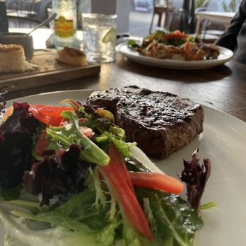 Chamuyo - Rib Eye Center Cut Steak & Chamuyo Shrimps U10 (in background). Both served with criollo salad. - Steakhouses Near Me - Guadalupe, BCN