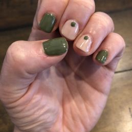 Gel manicure nail design done by Tina.