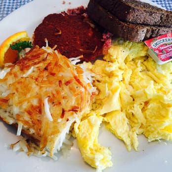 Moke's Bread & Breakfast - Corn beef plate yummerz people! - Breakfast & Brunch Near Me - Kailua, Hawaii