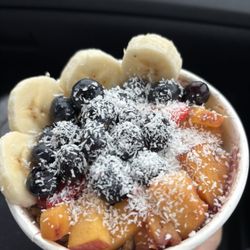 Yumberry Bowl - Grants Pass - The Rio (with peaches instead of kiwi)