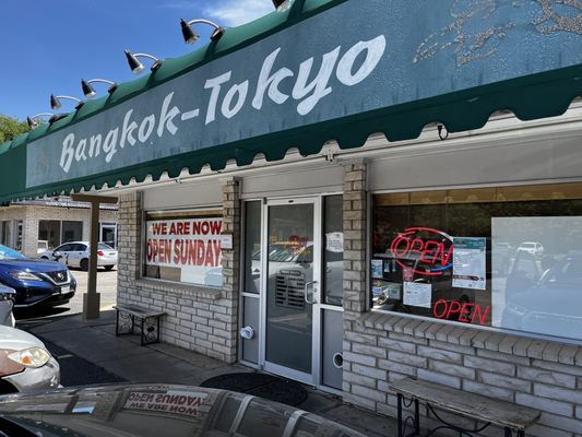 Bangkok-Tokyo by null