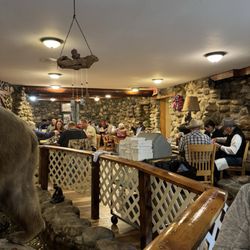 Gwennies Old Alaska Restaurant