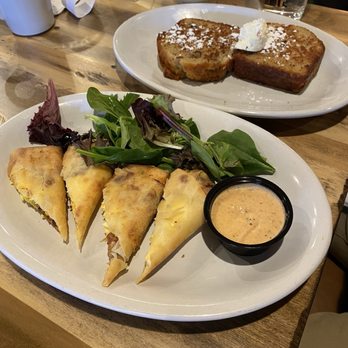 Ellie's Farmhouse - Breakfast & Brunch Near Me - Southington, Connecticut