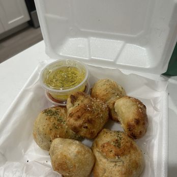 Boomerang Pizza Kitchen - Garlic knots - Pizza Near Me - Milton, Florida Boomerang Pizza Kitchen - Garlic knots - Pizza Near Me - Milton, Florida