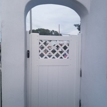 GAGA US Construction - Newly installed vinyl side gate - General Contractors Near Me - Glendale, California GAGA US Construction - Newly installed vinyl side gate - General Contractors Near Me - Glendale, California