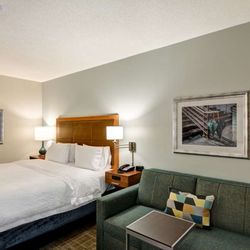 Hampton Inn State College - Guest room