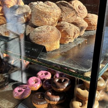 States Coffee - pastry case close-up: Morning buns up top, doughnuts below - Coffee & Tea Near Me - Martinez, California States Coffee - pastry case close-up: Morning buns up top, doughnuts below - Coffee & Tea Near Me - Martinez, California