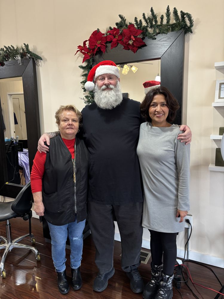 Mayra’s Hair Salon Logo