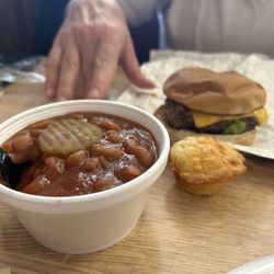 Cheeseburger with spicy beans and jalapeño cornbread