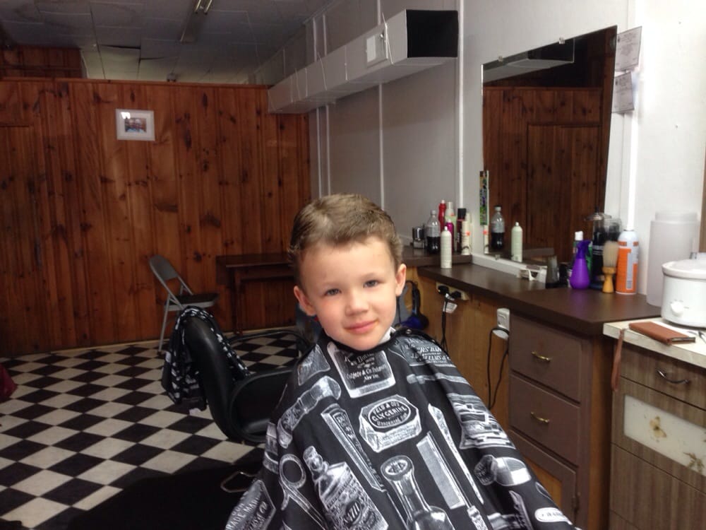ED’S BARBER SHOP Updated October 2024 444 Main St, Norway, Maine
