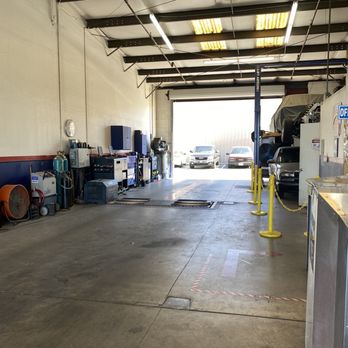 Speedy Smog - Smog check inspection area - Smog Check Stations Near Me - Bakersfield, California