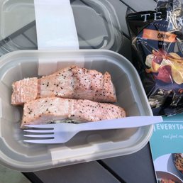 This salmon is even juicer and delicious than it looks. What a perfect high protein breakfast :)