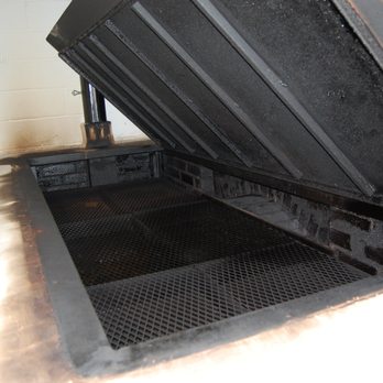 Beringers BBQ Bar and Grill Logo