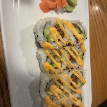 Drake's - Tuna Spicy Roll - American Near Me - Franklin, Tennessee