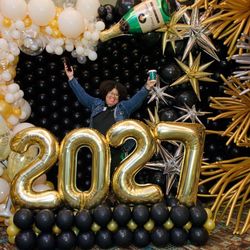 Funtime Services - 2027 photo op with balloons