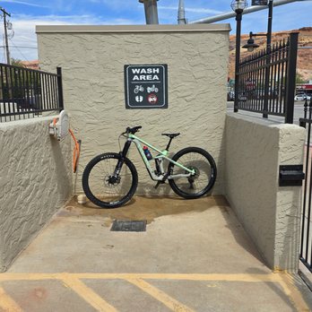 Bowen Motel - bike wash area - they really know what matters for guests. - Hotels Near Me - Moab, Utah Bowen Motel - bike wash area - they really know what matters for guests. - Hotels Near Me - Moab, Utah