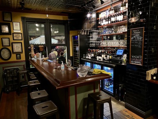 M WINEHOUSE by null