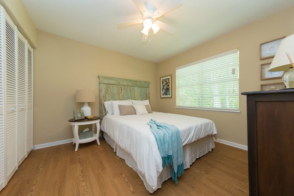 The Crescent At Lakeshore - property management company in Homewood, AL