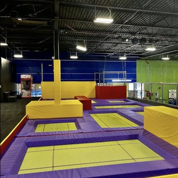 Fun City Trampoline Park - trampoline for 8+ - Trampoline Parks Near Me - Seekonk, Massachusetts
