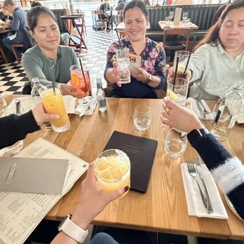 Bread Street Kitchen - Cheers! - British Near Me - London, XGL