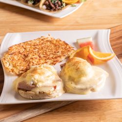 Mimosas Brunch & Bubbles - Traditional Eggs Benedict with Ham & Hashbrowns